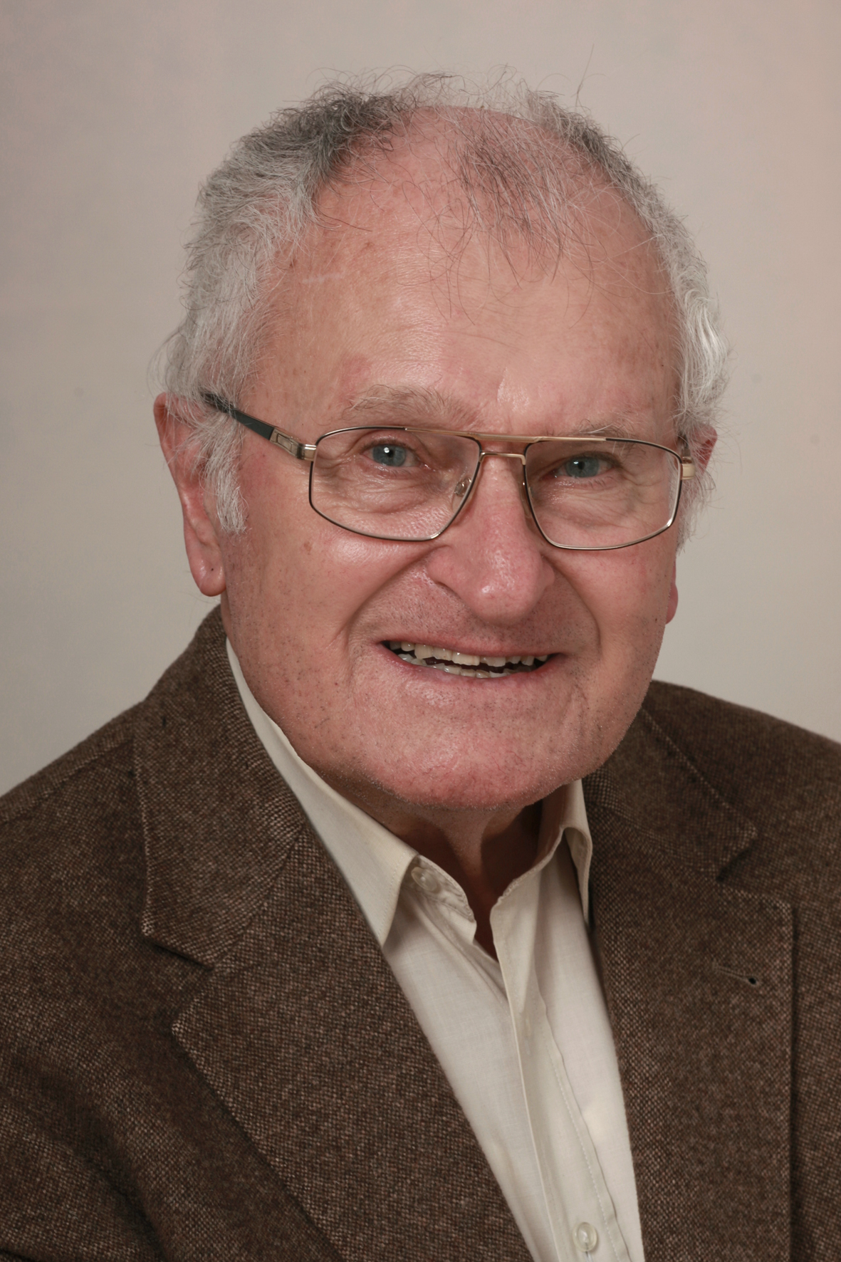 Dr. Bernhard Hesse